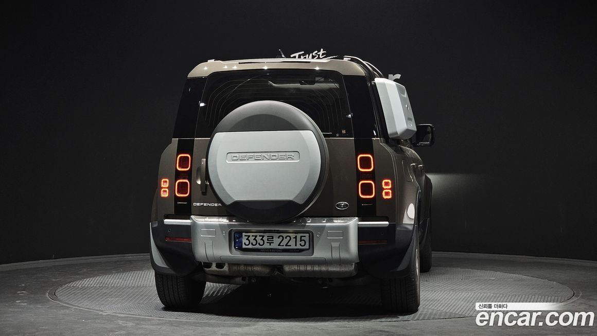 Land Rover Defender 2023