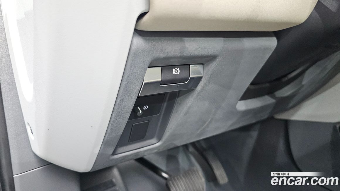 Land Rover Defender 2023