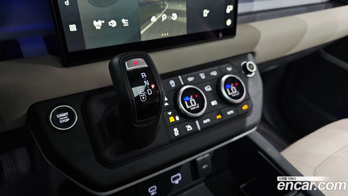 Land Rover Defender 2023