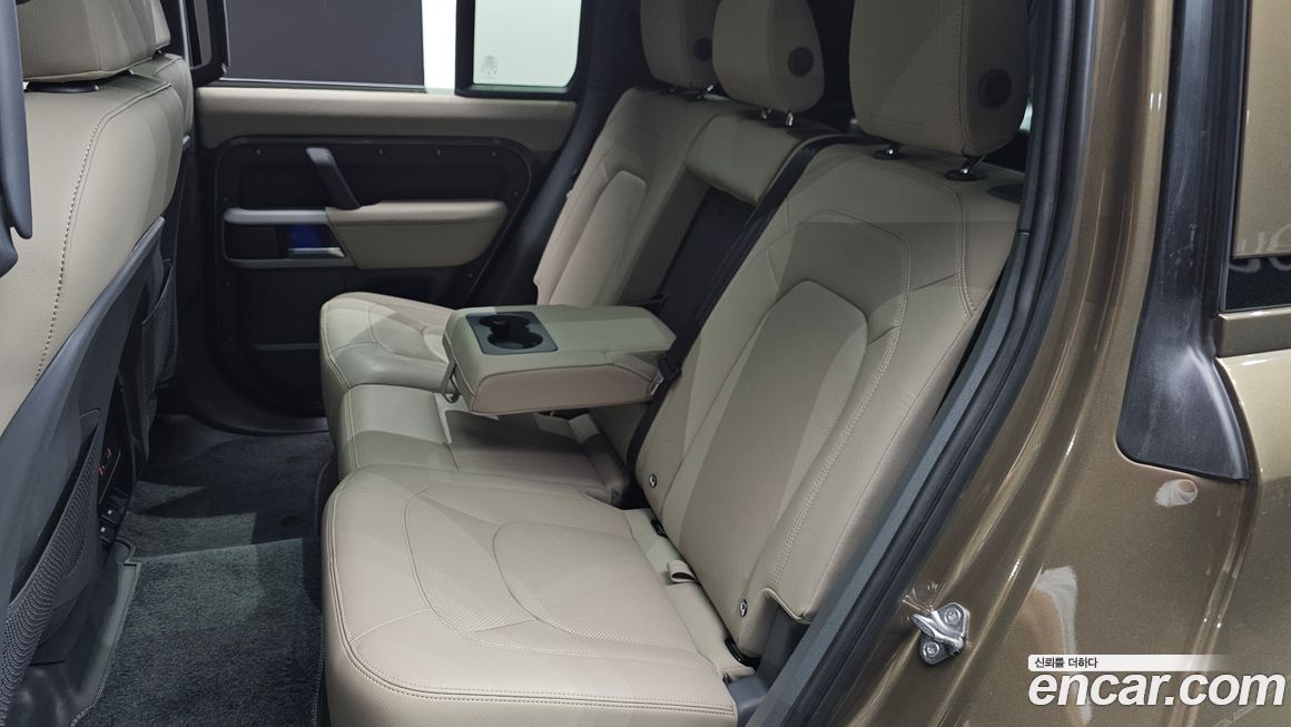 Land Rover Defender 2023