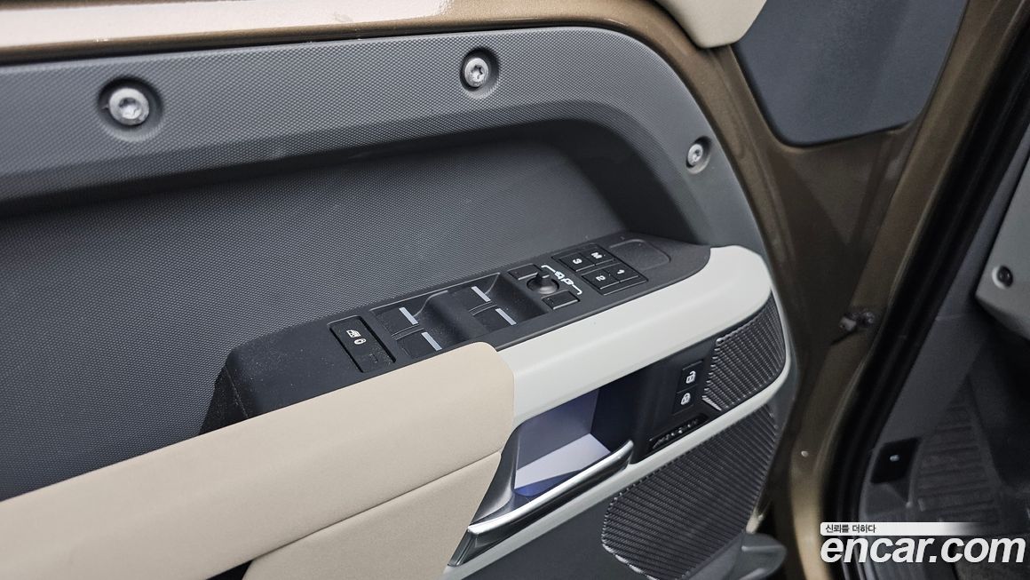 Land Rover Defender 2023