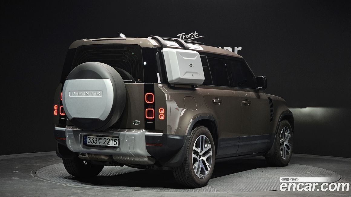Land Rover Defender 2023