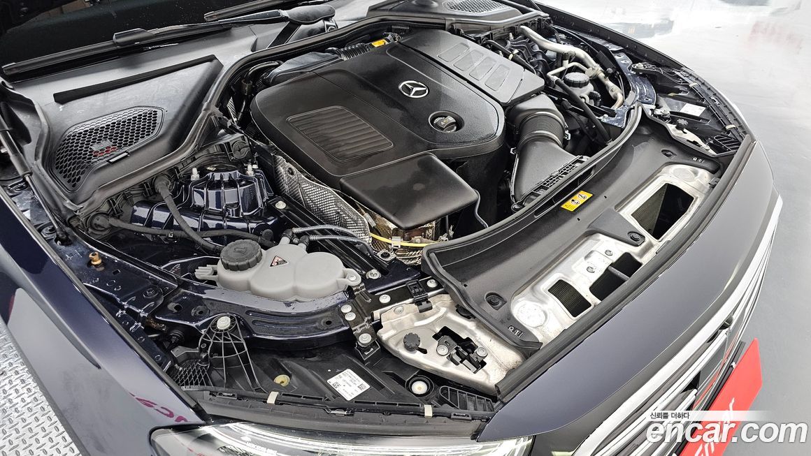 Mercedes-Benz E-Class 2024