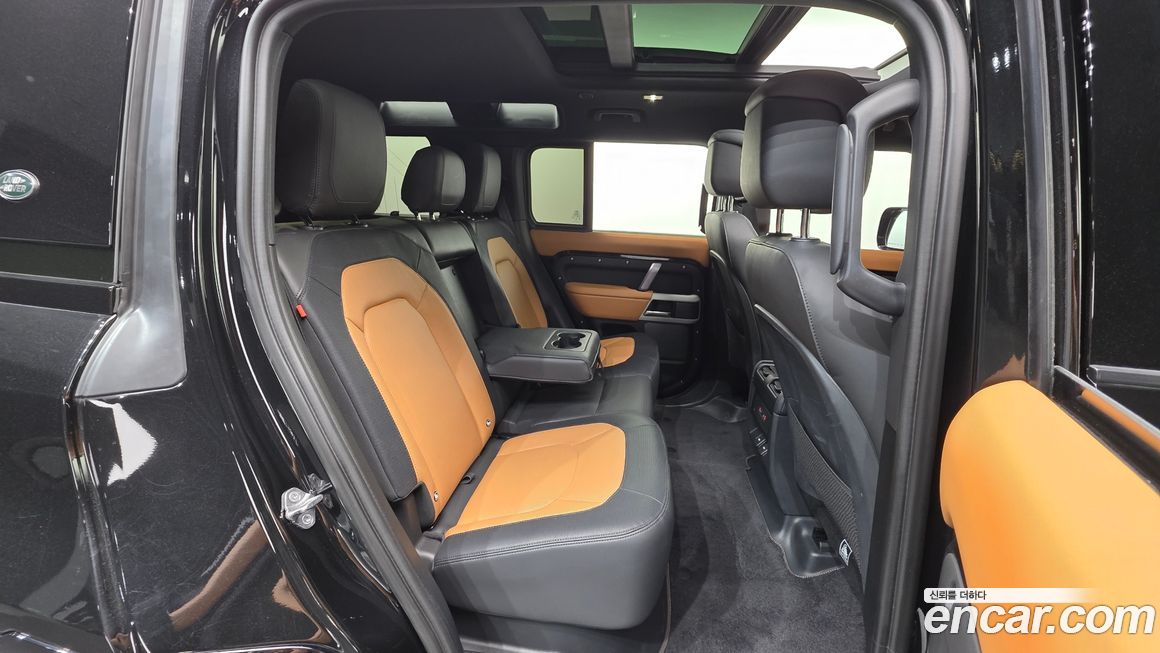 Land Rover Defender 2024
