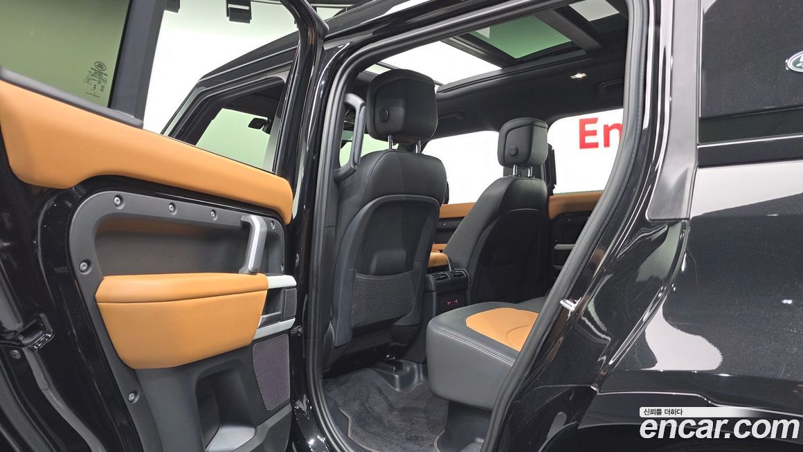 Land Rover Defender 2024