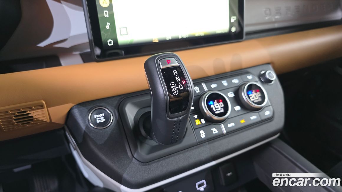 Land Rover Defender 2024