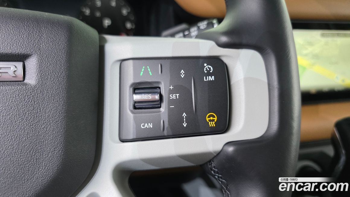 Land Rover Defender 2024