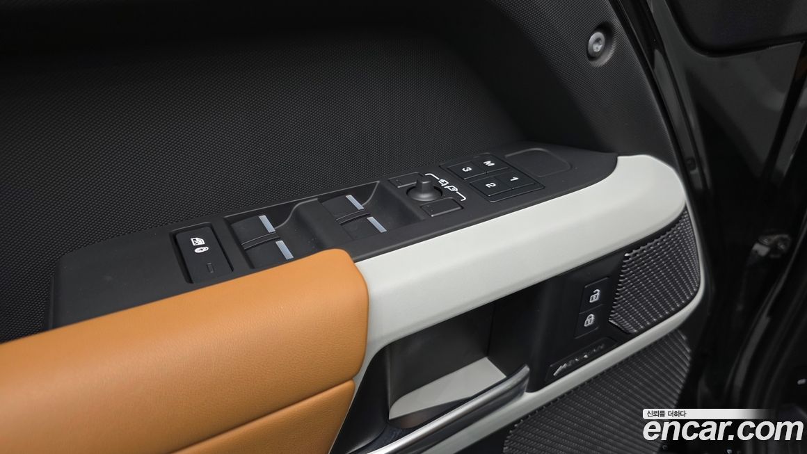 Land Rover Defender 2024