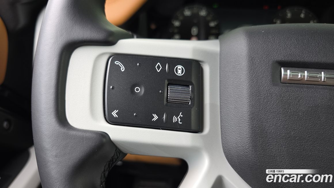 Land Rover Defender 2024
