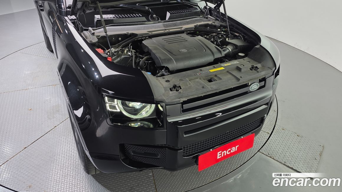 Land Rover Defender 2024