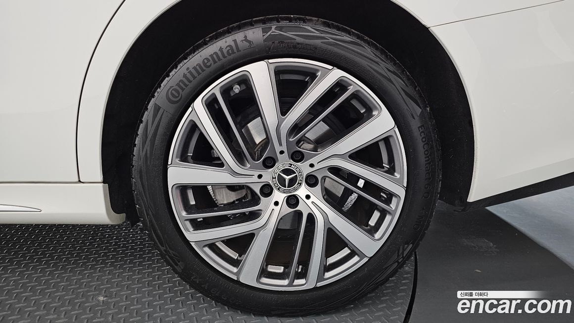 Mercedes-Benz E-Class 2024