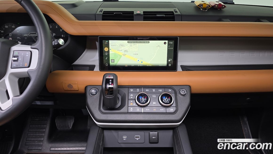 Land Rover Defender 2024