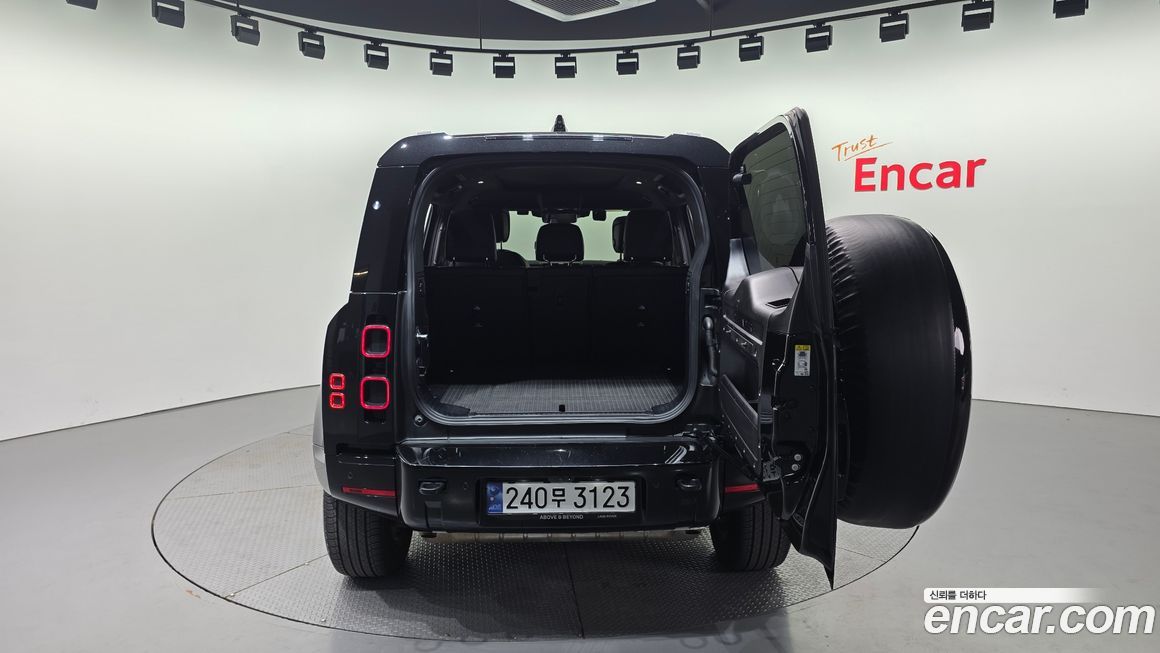 Land Rover Defender 2024