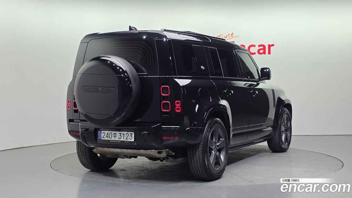 Land Rover Defender 2024