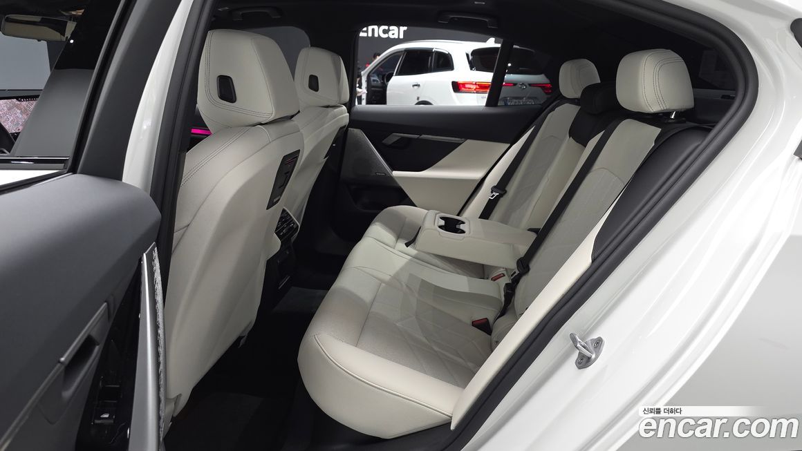 BMW 5-Series 2025