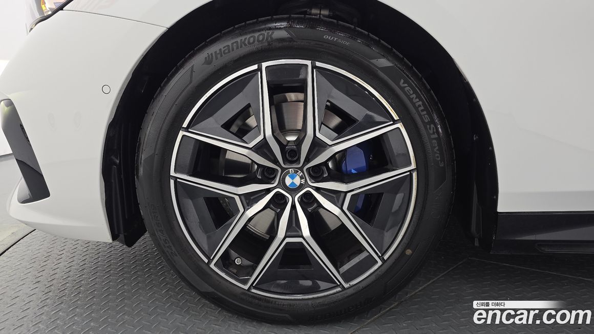 BMW 5-Series 2025