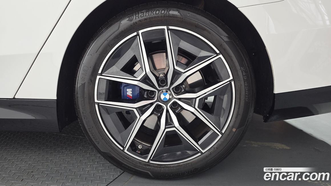 BMW 5-Series 2025