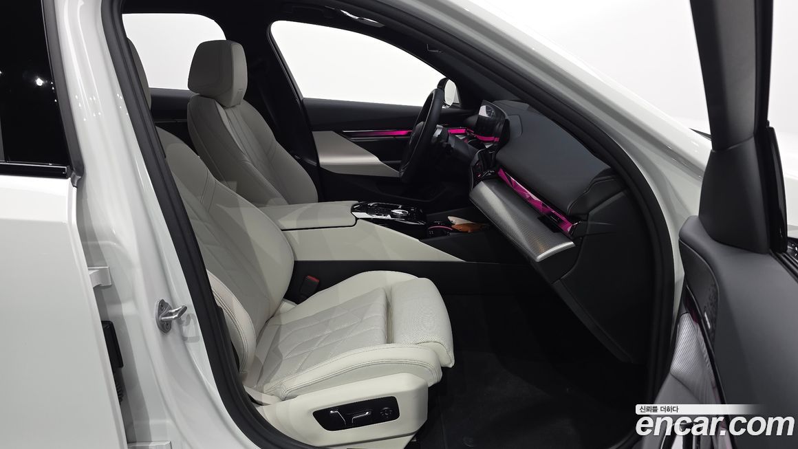 BMW 5-Series 2025