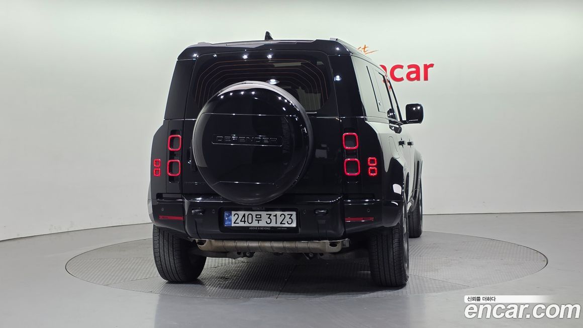 Land Rover Defender 2024