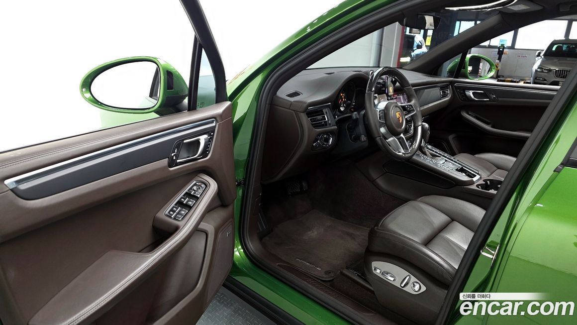 Porsche Macan 2021