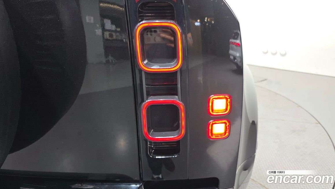 Land Rover Defender 2024