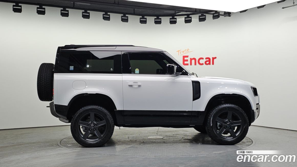 Land Rover Defender 2025
