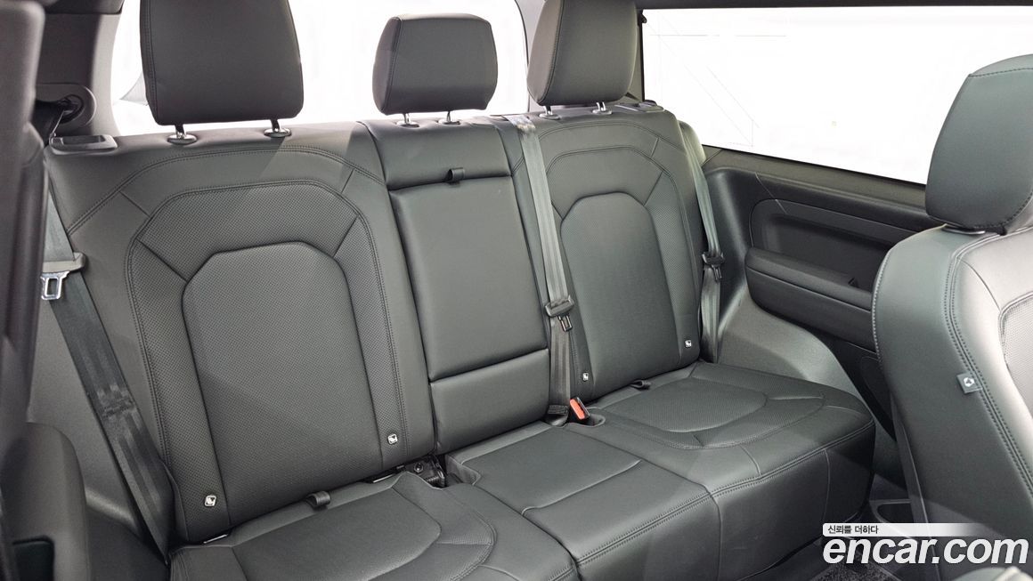 Land Rover Defender 2025