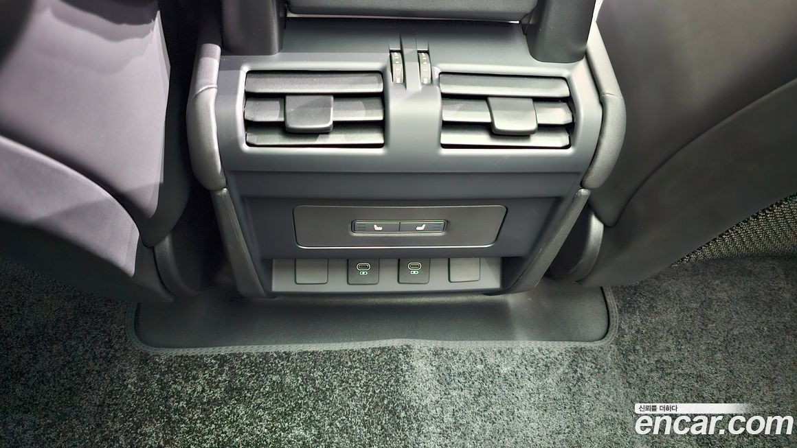 Land Rover Defender 2025