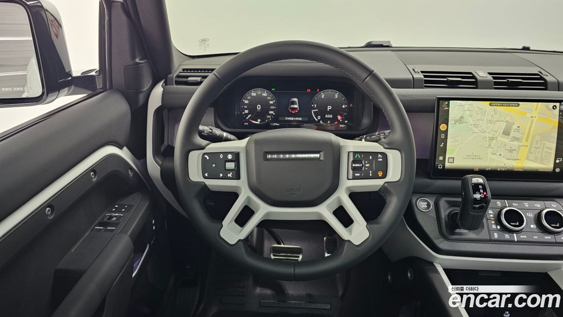 Land Rover Defender 2025