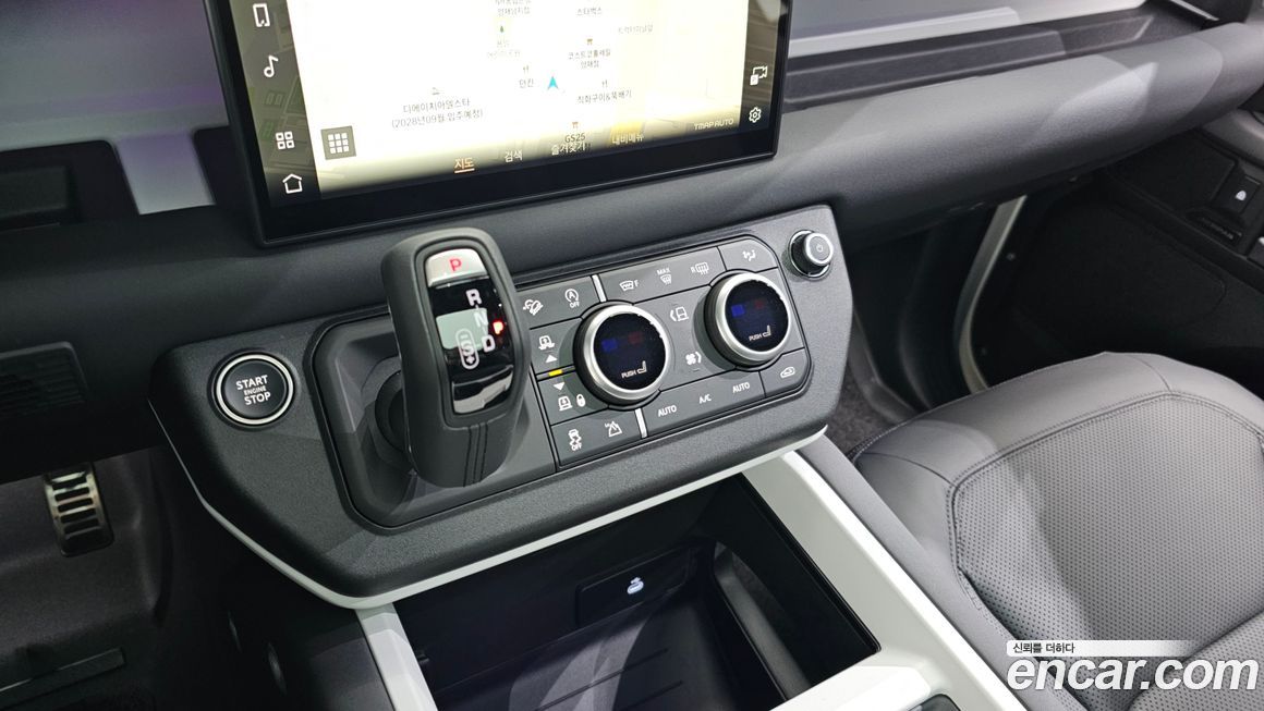 Land Rover Defender 2025