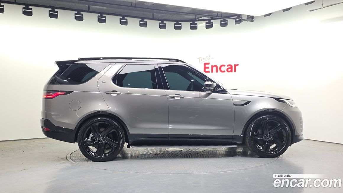 Land Rover Discovery 2024