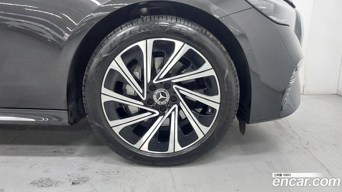 Mercedes-Benz E-Class 2025