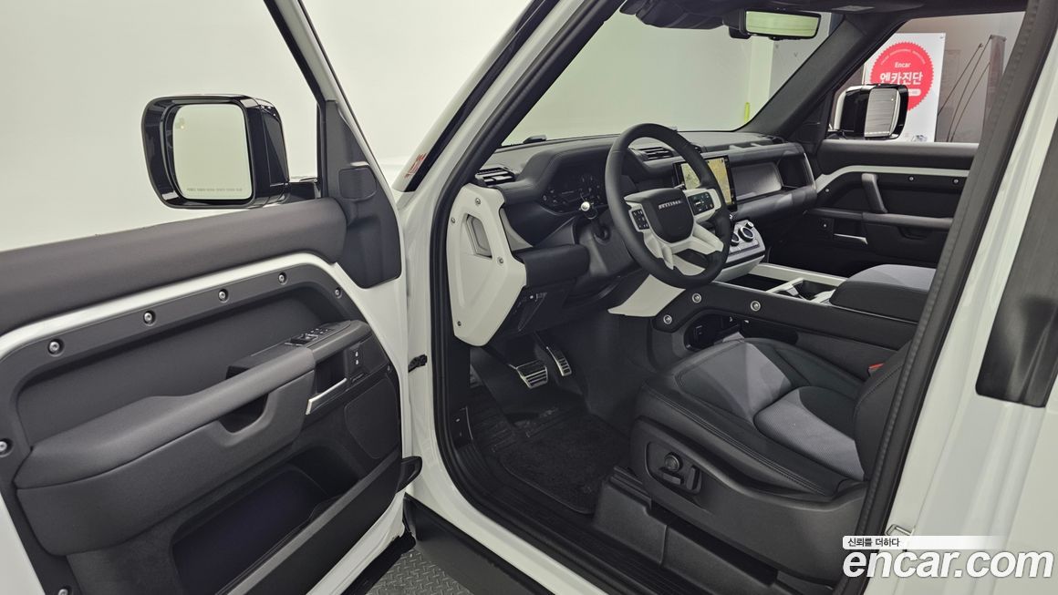 Land Rover Defender 2025