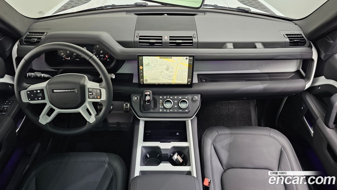 Land Rover Defender 2025