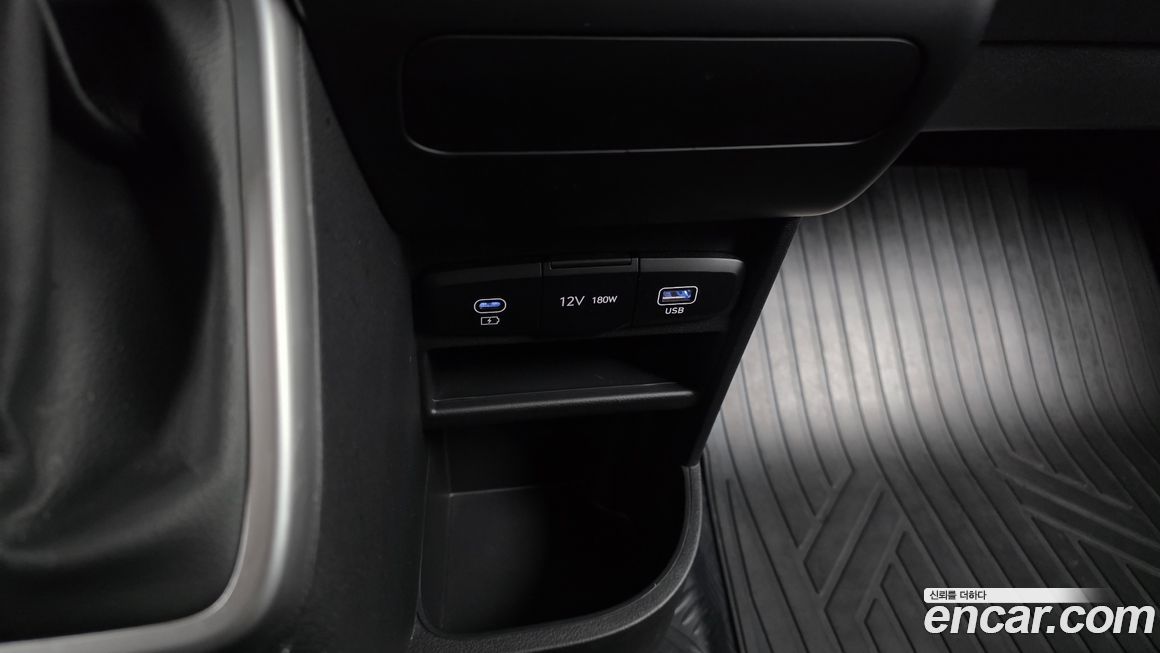 Hyundai Staria 2025