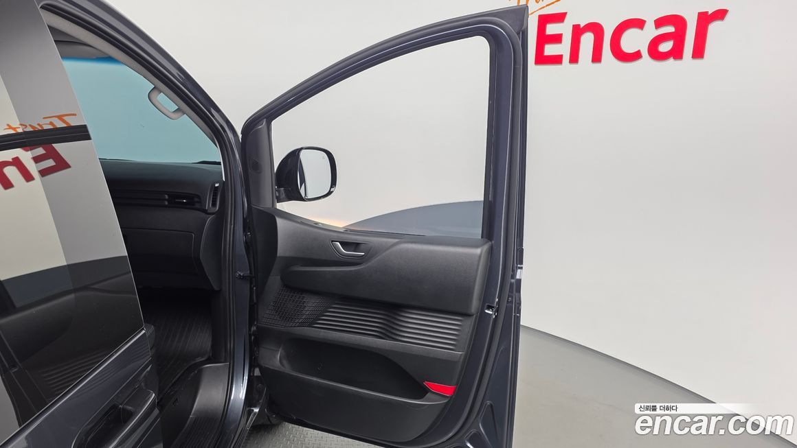 Hyundai Staria 2025
