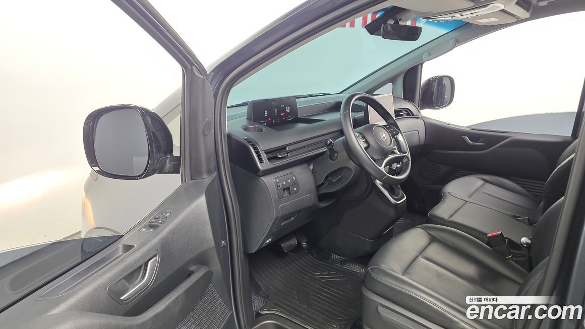 Hyundai Staria 2025