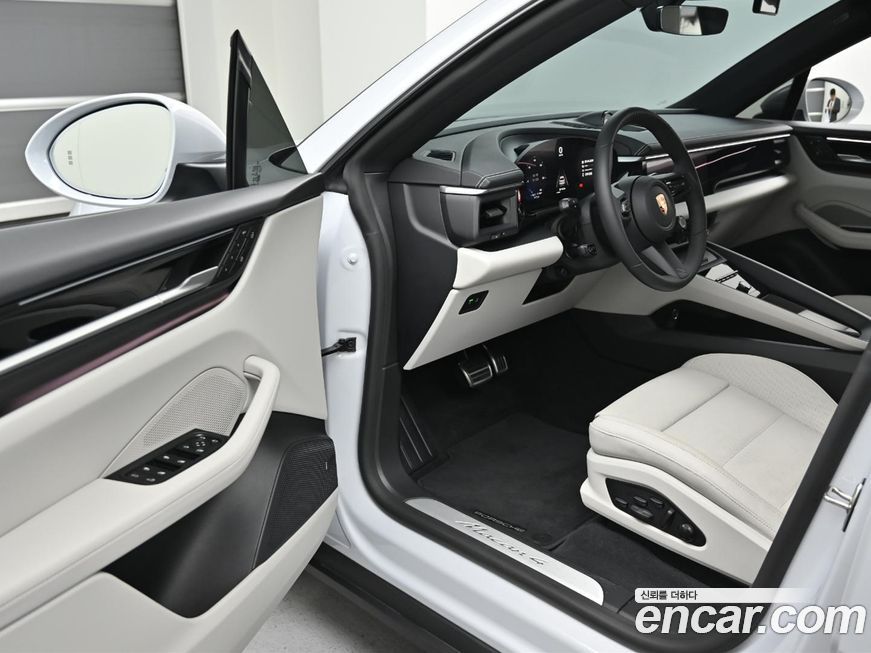 Porsche Macan 2025