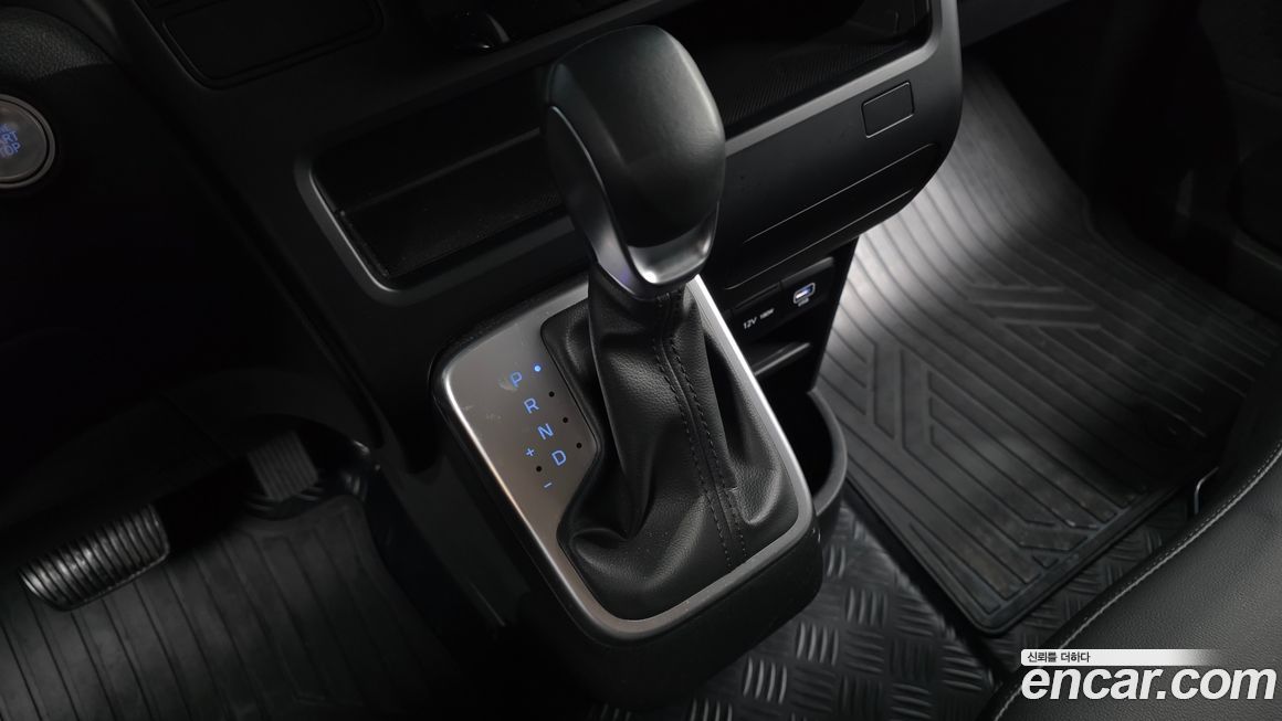 Hyundai Staria 2025