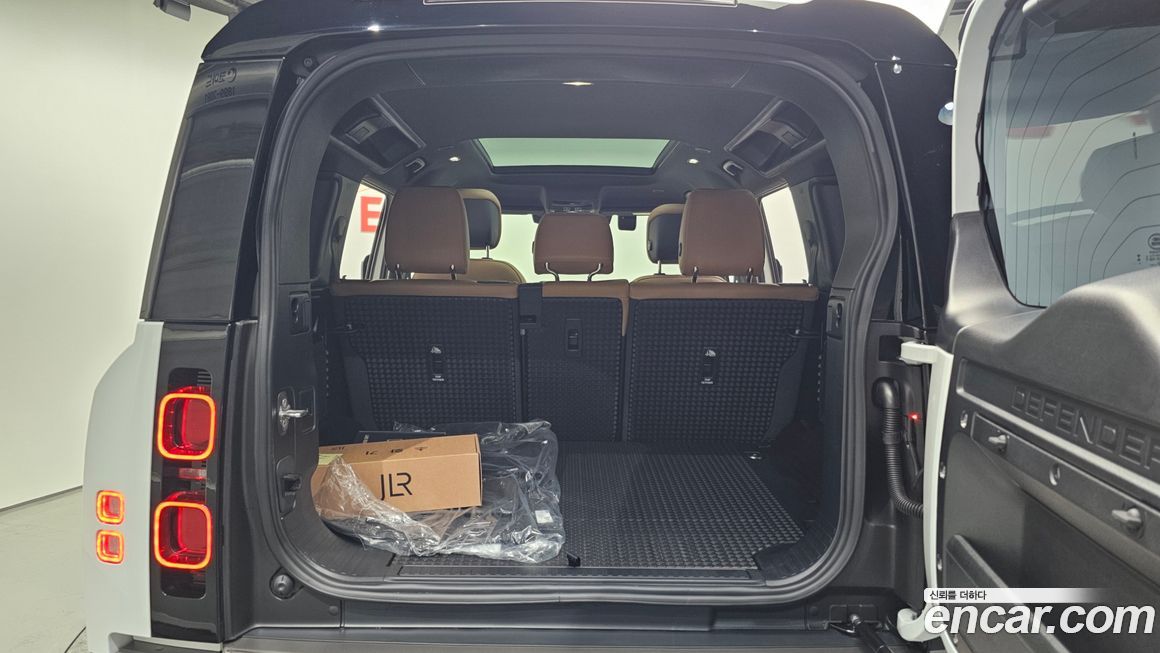 Land Rover Defender 2025