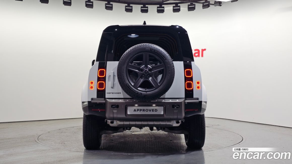 Land Rover Defender 2025