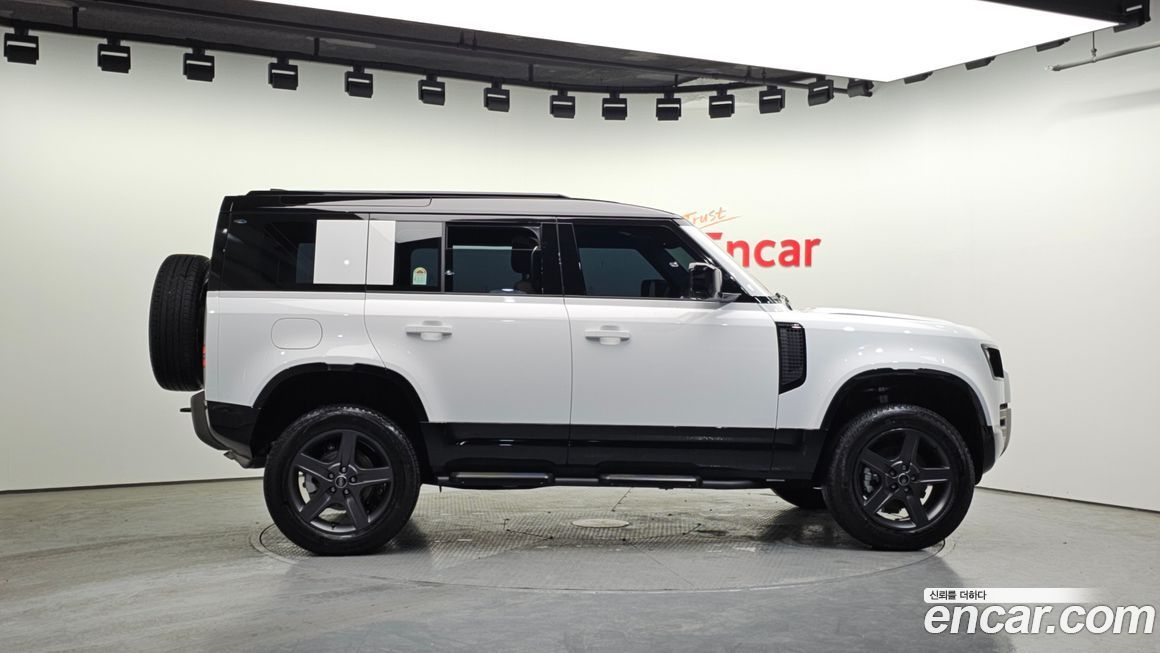 Land Rover Defender 2025