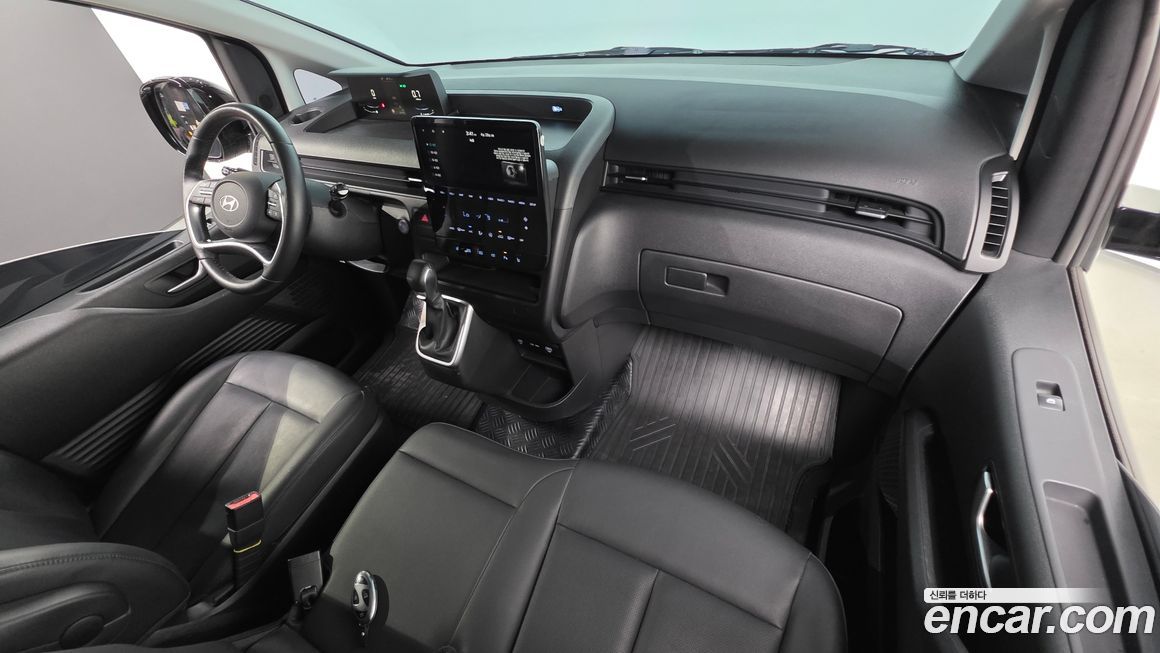 Hyundai Staria 2025