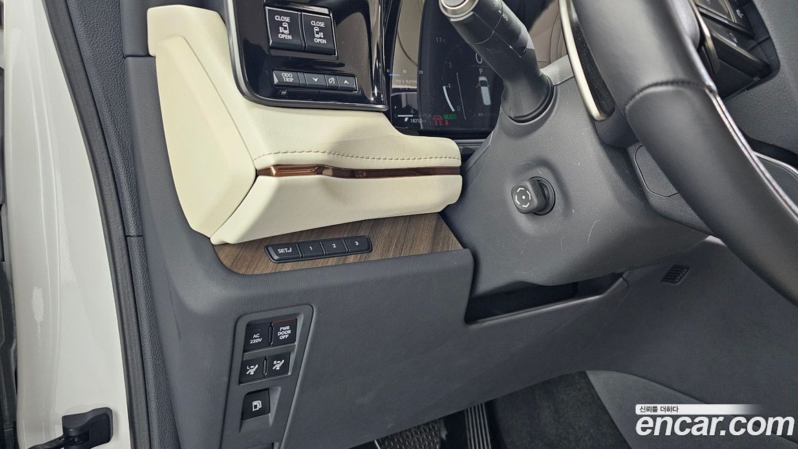 Lexus LM 2025