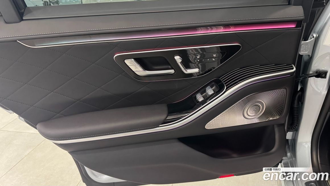 Mercedes-Benz S-Class 2025