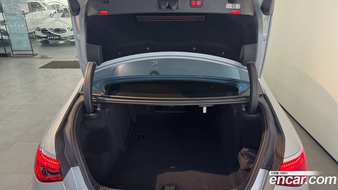 Mercedes-Benz S-Class 2025