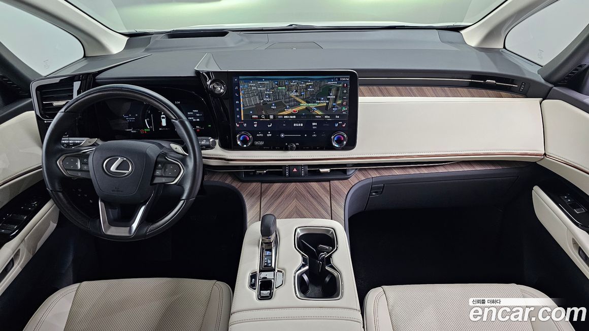 Lexus LM 2025