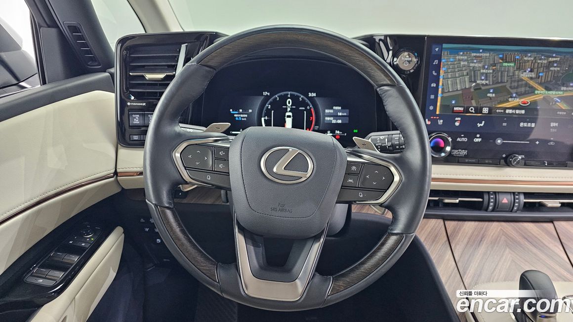 Lexus LM 2025