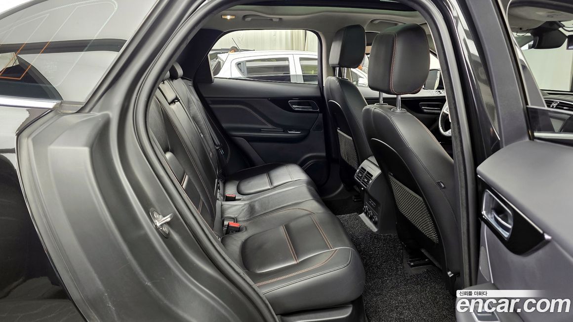 Jaguar F-PACE 2019
