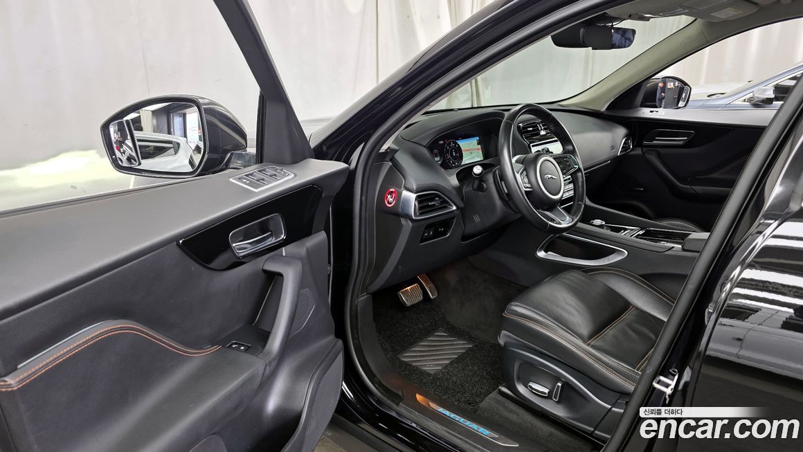 Jaguar F-PACE 2019